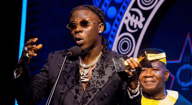 i’m-the-2019-tgma-artiste-of-the-year,-step-forward-if-you-think-otherwise-–-stonebwoy