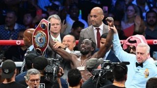 boxing:-terence-crawford-earns-unanimous-win-over-madrimov-to-stay-unbeaten
