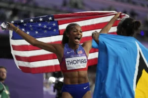 paris-2024:-usa’s-gabby-thomas-wins-gold-in-women’s-200-metres