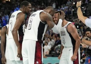 paris-2024:-us.-rallies-from-17-point-deficit-to-beat-serbia-to-make-men’s-basketball-final