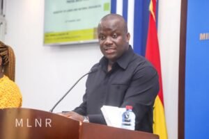 “public-lands-in-safe-hands:-ghana’s-lands-minister-gives-assurance”