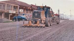 agona-nkwanta-tarkwa-road-to-be-completed-by-december-–-tarkwa-nsuaem-mce