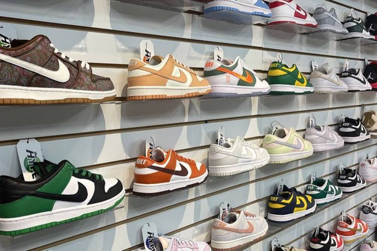 thieves-steal-200-sneakers-without-knowing-they’re-all-right-footed
